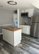 Building Photo - 32 Tuxedo Ave