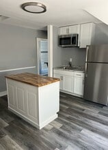 Building Photo - 32 Tuxedo Ave