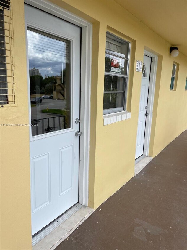 Foto principal - 2815 NE 201st Terrace