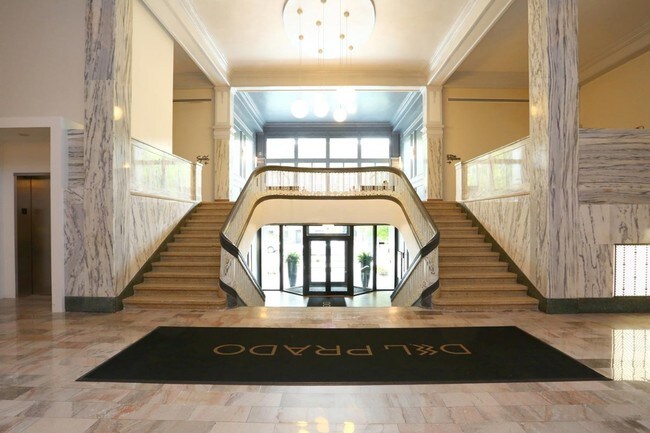 Foto del edificio - 5309 S Hyde Park Blvd