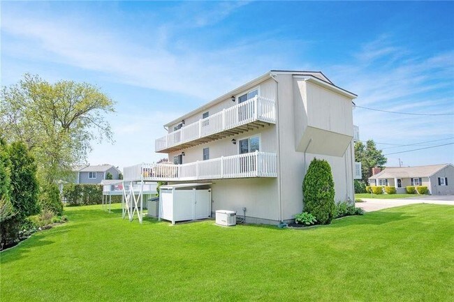 Building Photo - 9 Redwood Dr