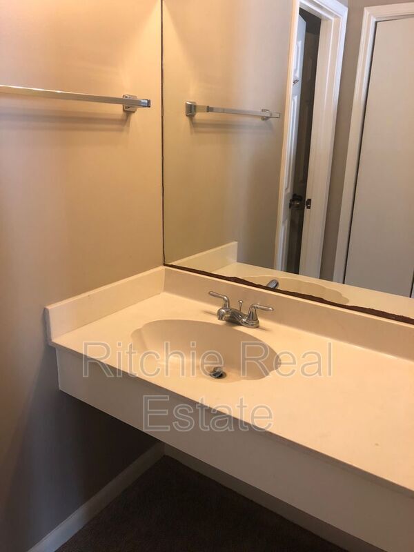 Foto del edificio - 2 Blueberry Hill Rd