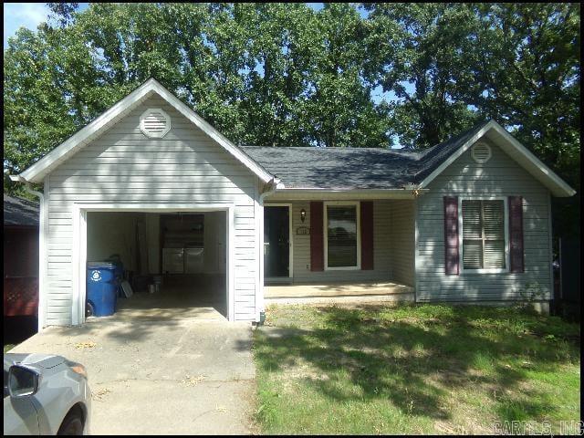Building Photo - 102 Pin Oak Cove