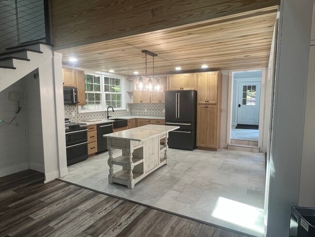 Building Photo - 155 White Creek Ct