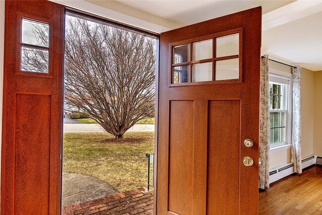 Foto del edificio - 12 Whalen Dr