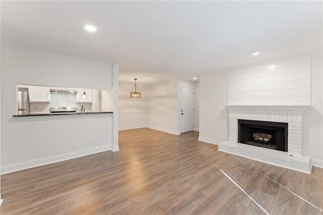 Foto del edificio - 103 Warm Springs Cir