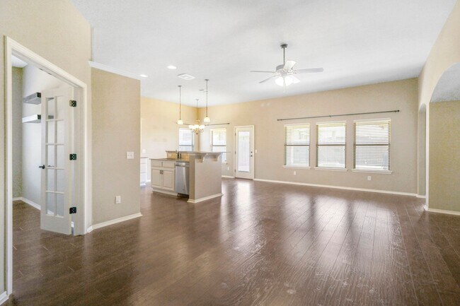 Foto del edificio - Charming 3 Bed 2 Bath With Office