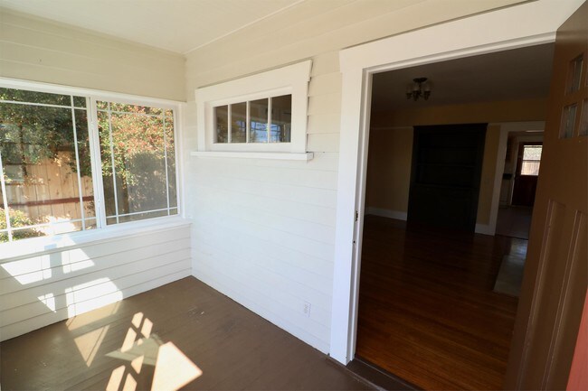 Building Photo - 1136 Sutter St