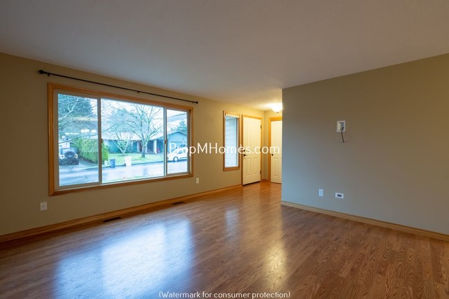 Building Photo - 20525 SW Shoshone Dr