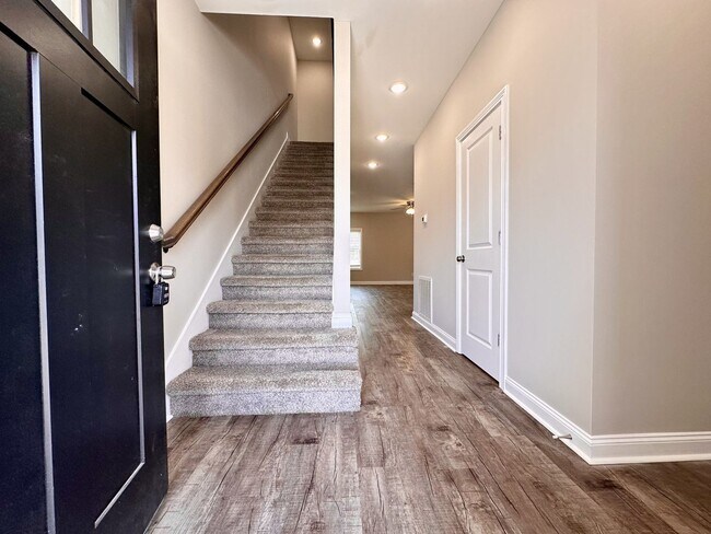 Foto del edificio - 1172 Meadowhill Ln