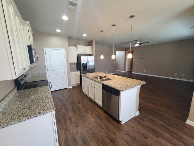 Building Photo - 1013 Manassas Dr