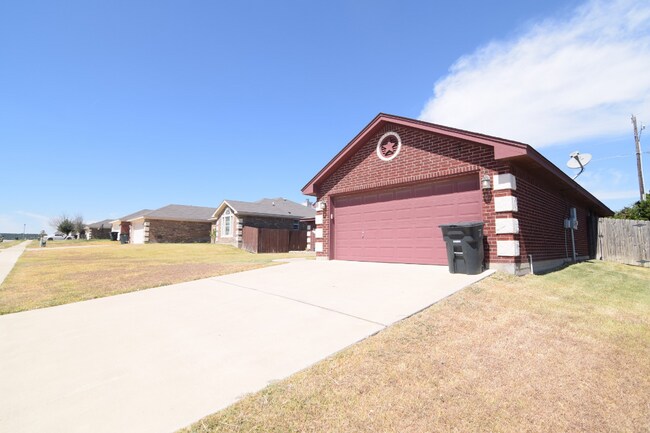 Building Photo - 3603 Dewitt County Ct