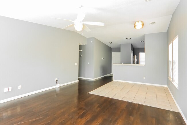 Building Photo - Fantastic home available in Oklahoma City!