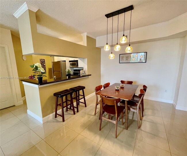 Foto del edificio - 17150 N Bay Rd