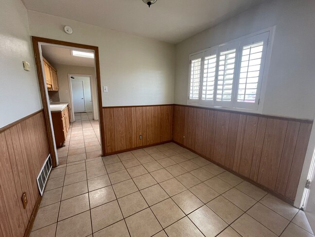 Foto del edificio - 4931 Maxwell Ave