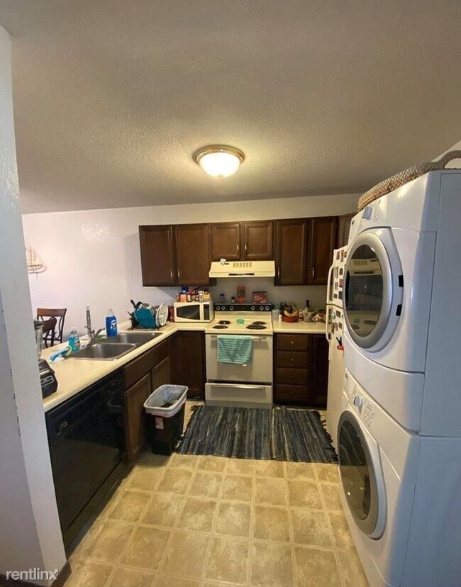 Foto del edificio - 2 br, 2 bath 4plex - Bunting Lane Apartments