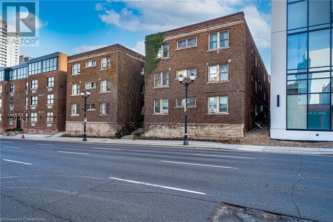 Building Photo - 285 King St W