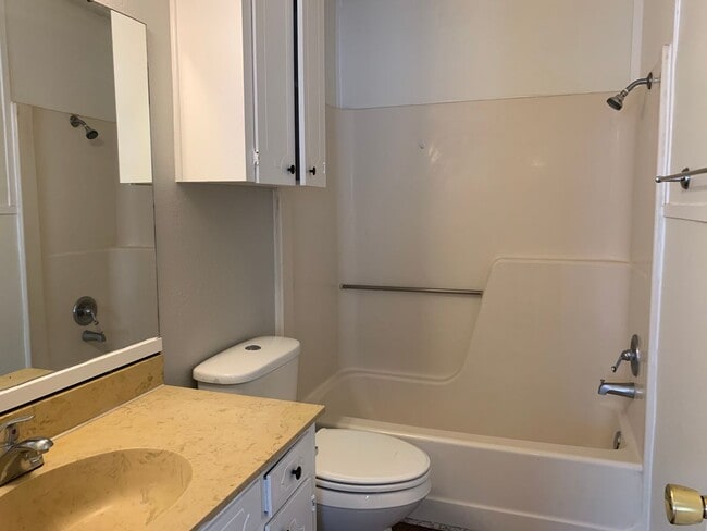 Building Photo - 805 Orleans Dr