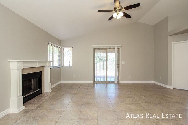 Foto del edificio - 1365 N Culpepper Ave