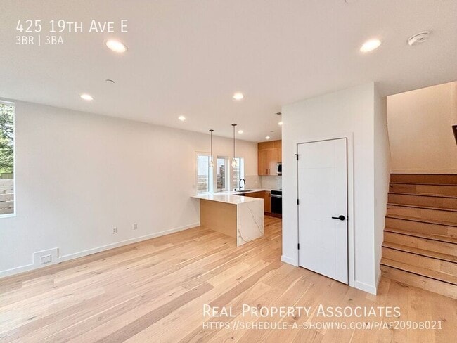 Building Photo - 425 19th Ave E