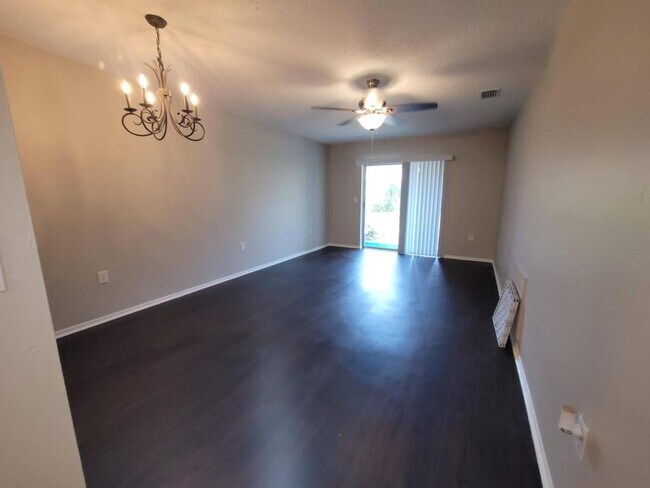 Building Photo - 2917 Wainwright Ct