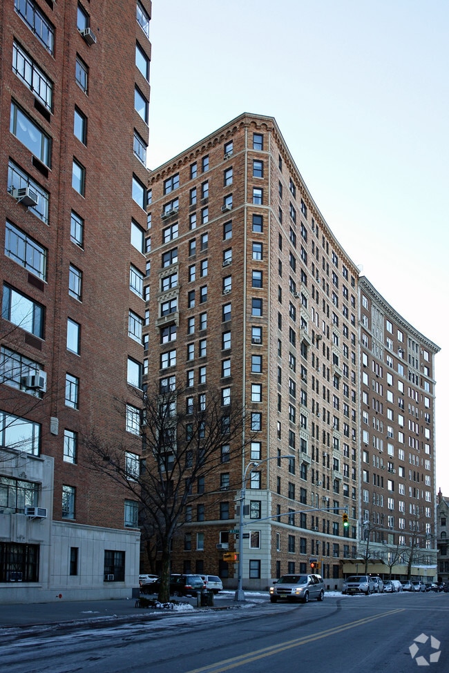 Building Photo - 98 Riverside Dr