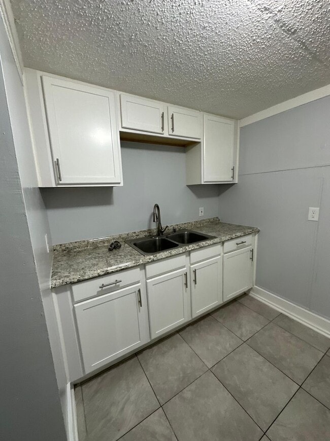 Foto del edificio - Fully Renovated 3/1 Single Family Available Now!