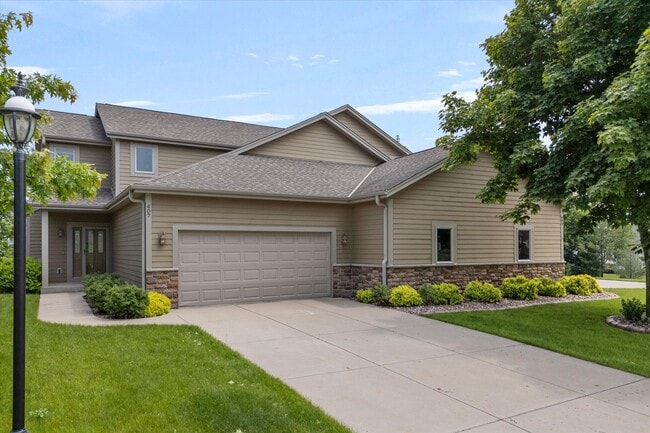 2.5 car attached garage - 407 Century Oak Dr