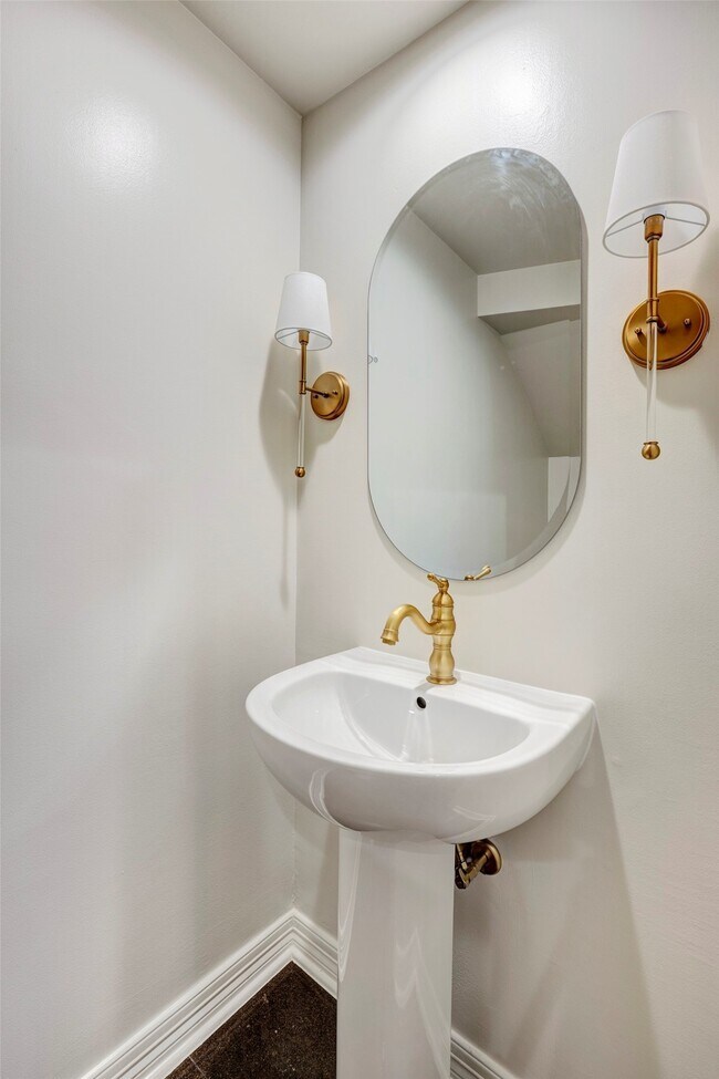 Foto del edificio - 2709 Wroxton Rd