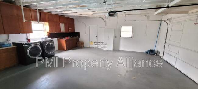 Building Photo - 1824 Rock Lake Dr