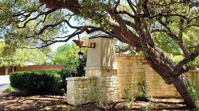 Foto del edificio - 8230 Spicewood Springs Rd