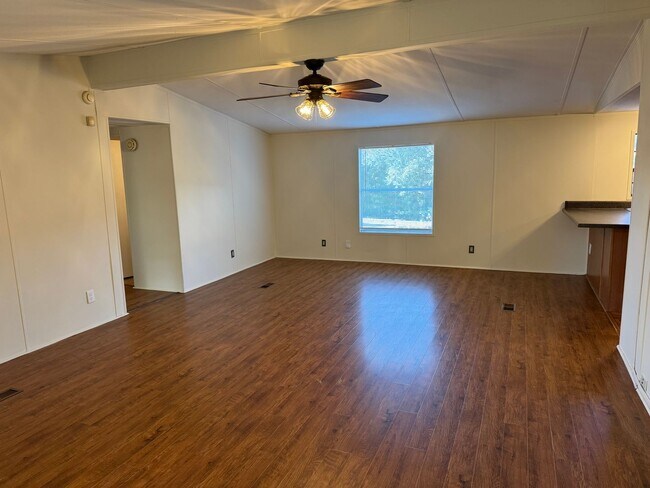 Foto del edificio - 4044 Friendship Rd