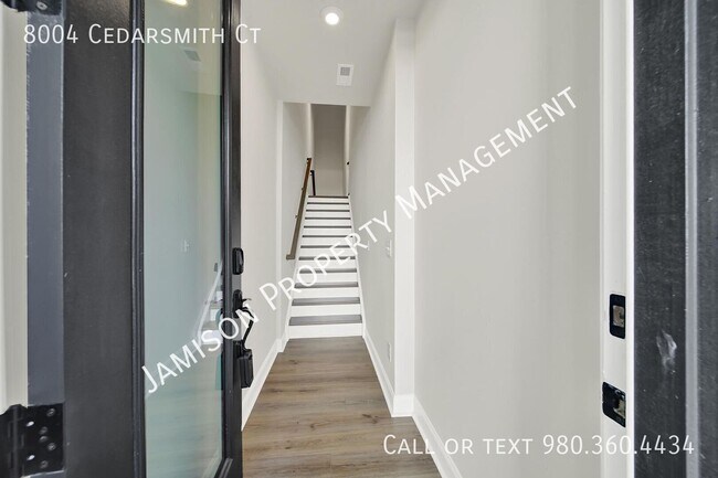 Foto del edificio - 8004 Cedarsmith Ct