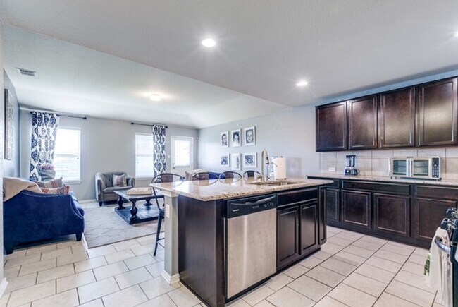 Foto del edificio - Beautiful 5-Bedroom Home in Valley Ranch –...