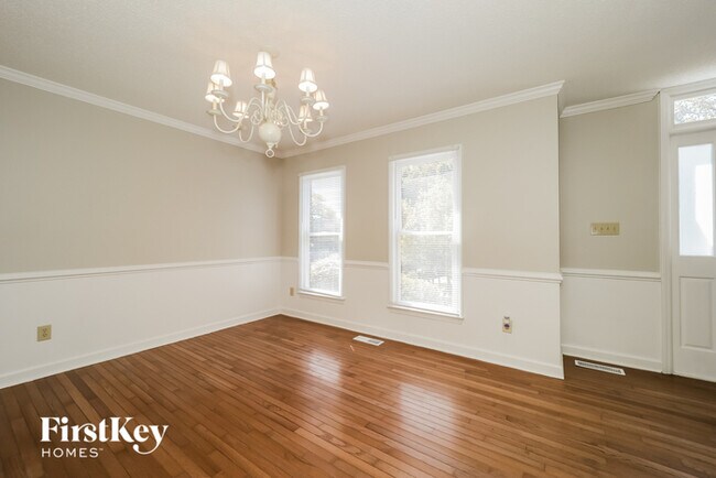 Foto del edificio - 3125 Glenshire Dr