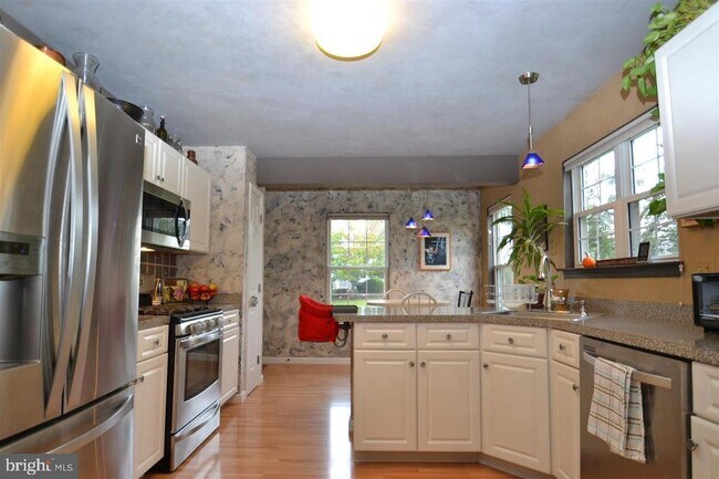 Foto del edificio - 6660 Springford Terrace