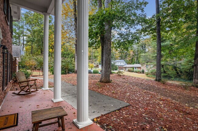 Foto del edificio - 815 Sudbury Rd NE