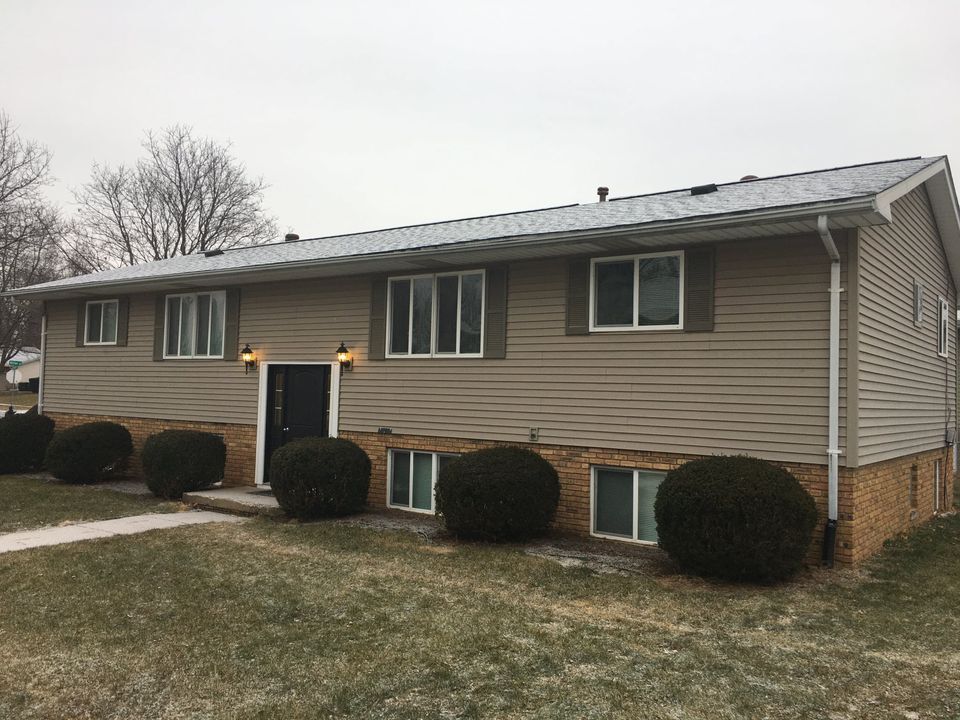 Primary Photo - 1022 Miller St