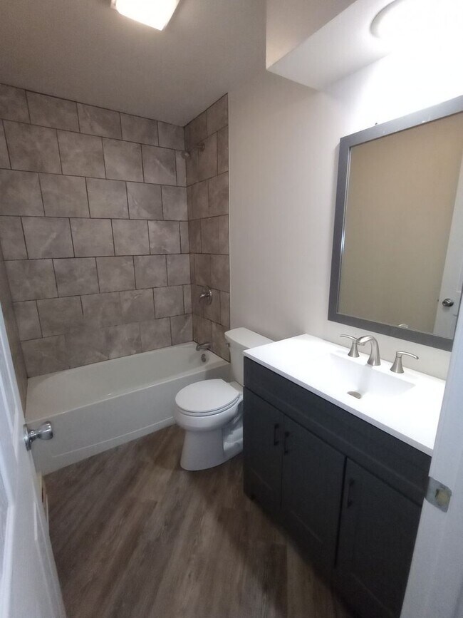 Building Photo - 6012 Boxwood Dr