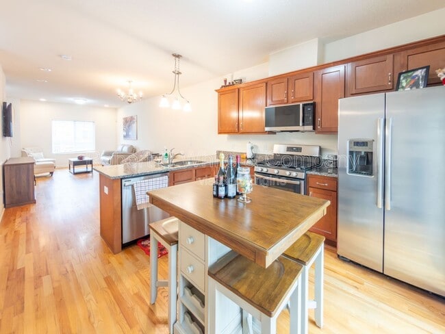 Building Photo - 219 Pepin Pl