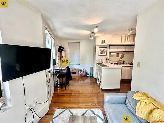 Primary Photo - 13 Charter St