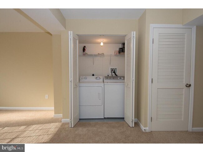 Foto del edificio - 306 Burnt Church Ct