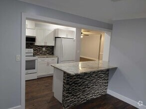 Building Photo - 785 Balfrey Dr S