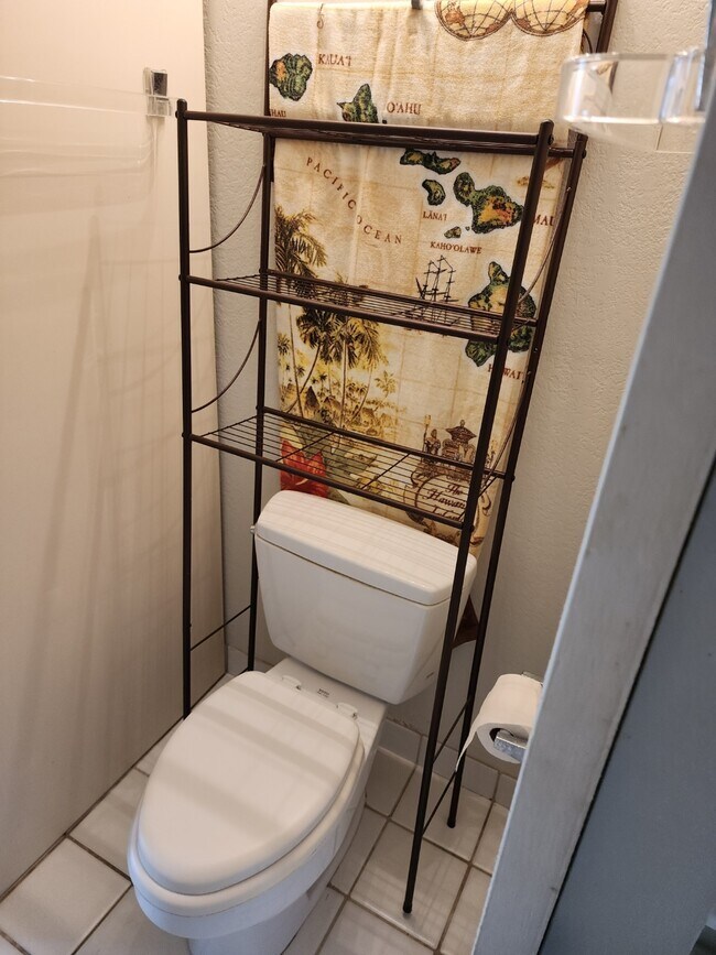 Building Photo - 320 Liliuokalani Ave