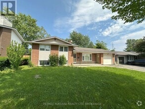 Building Photo - 182 Willson Rd