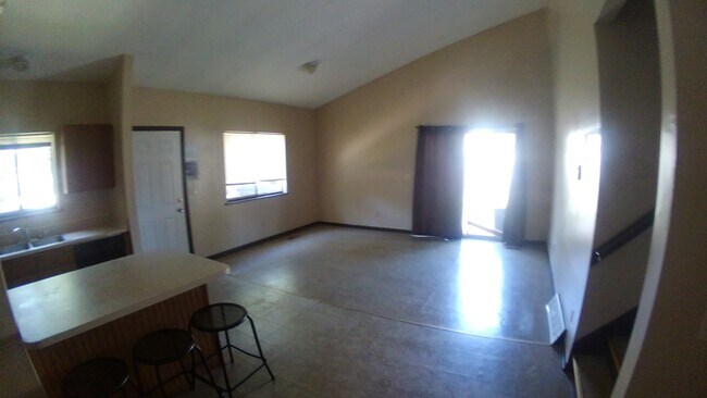 Sala de estar - 1302 Albert Ave
