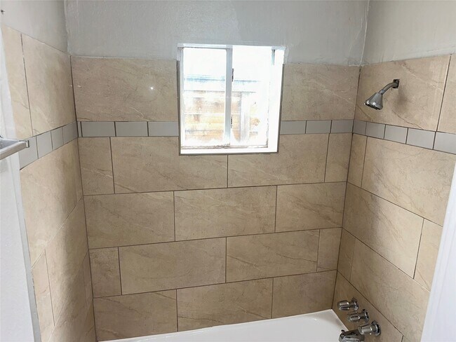 Foto del edificio - 4525 Balkin St