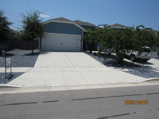 Building Photo - 619 Heathers Way