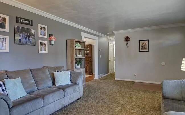 Building Photo - 6 Bedroom Home For Rent In Rexburg!!