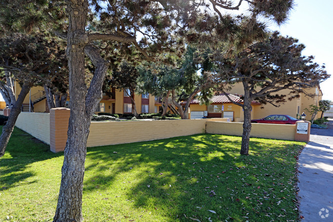 Building Photo - Hillside Villas
